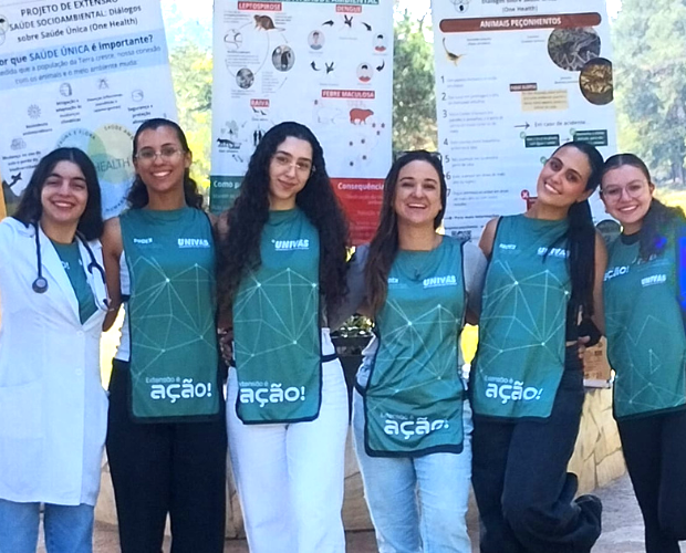 Acad�micos da Univ�s realizam a��o sobre Sa�de Socioambiental no Horto em Pouso Alegre